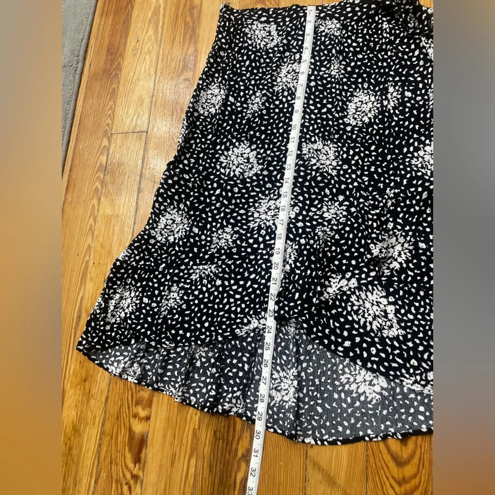 Black and white floral skirt - Picture 8 of 9
